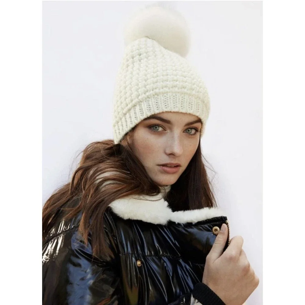 KYI KYI WOMEN’S CLASSIC FOX FUR WAFFLE KNIT POM POM BEANIE IVORY, ONE SIZE - Picture 1 of 8